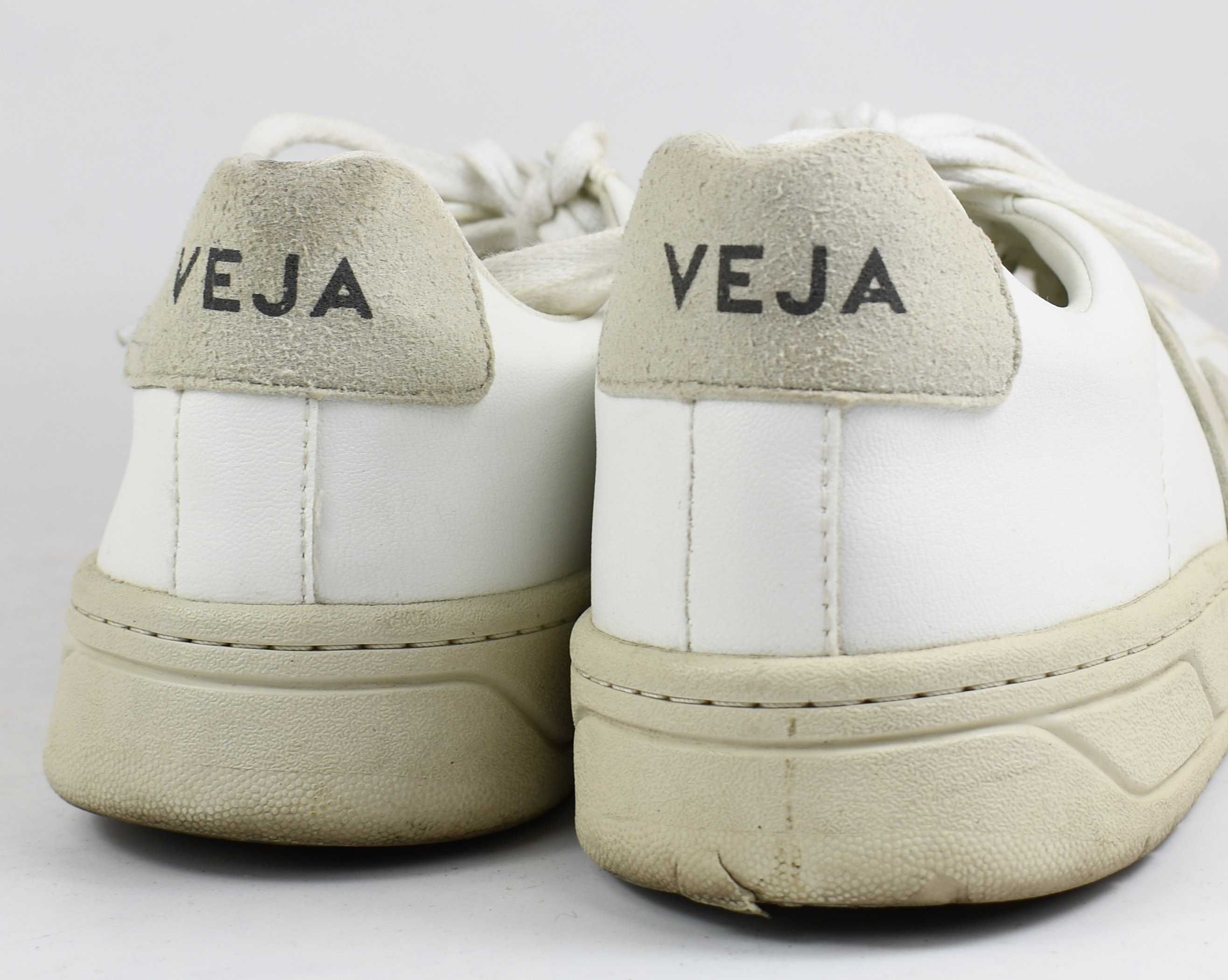 Używane z wadą  sneakersy VEJA T-3 rozmiar 44
