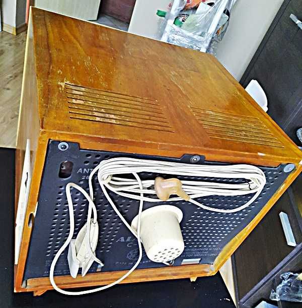 Telewizor kineskopowy-  Aladyn 2 model C7932 lata 60 te