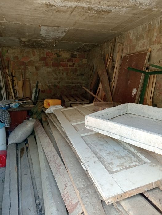 Гараж в центральній частині міста.(5-ий коопер.,)двох поверх. Недобудо