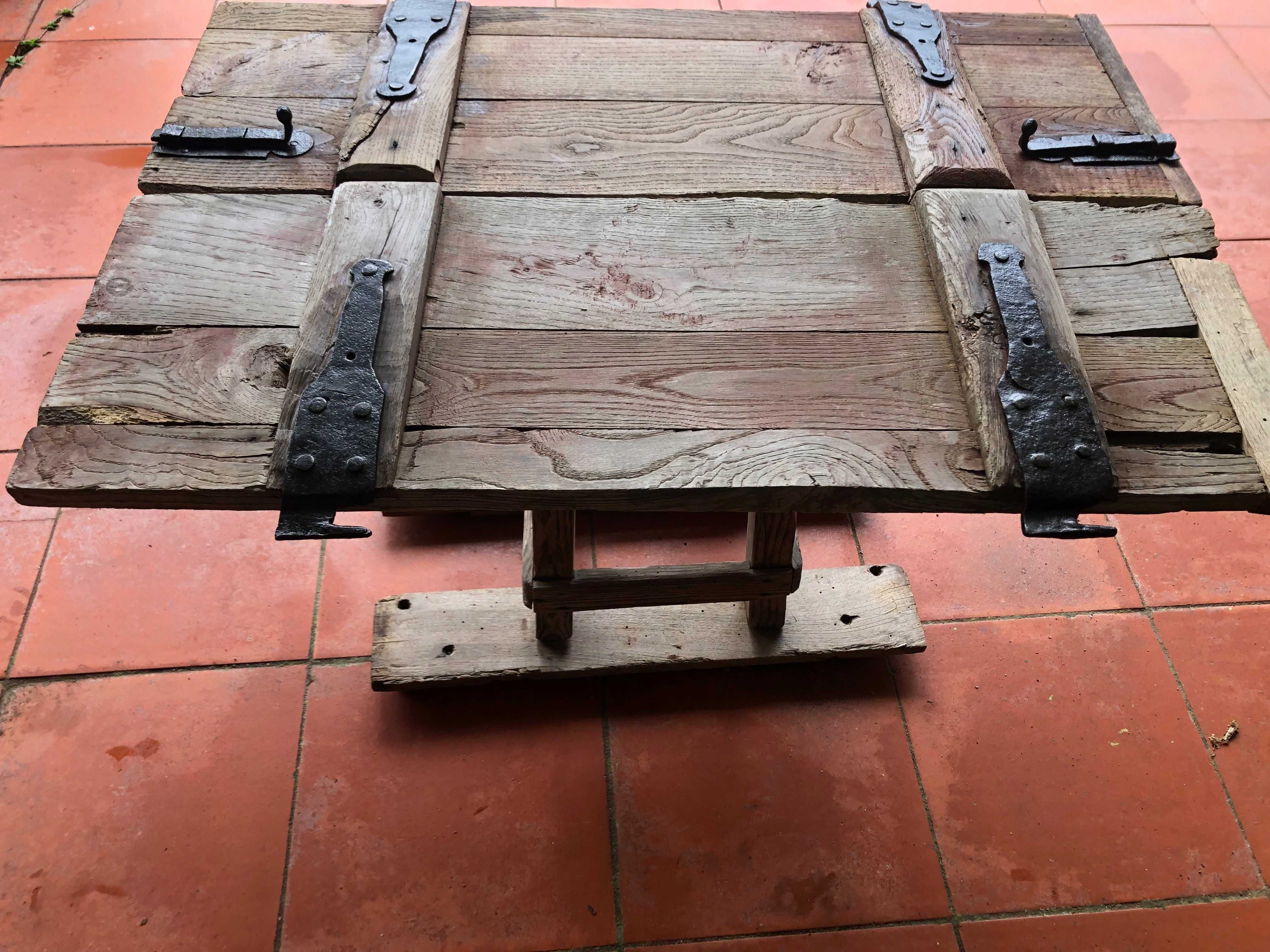 Mesa se apoio rústica