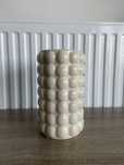 Ceramiczny beżowy wazon Pepco bąbelki