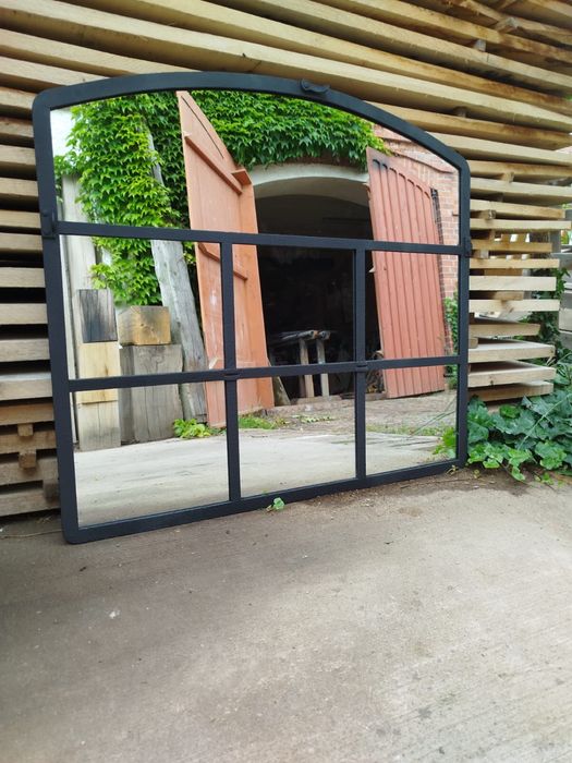 Lustro  w ramie okna