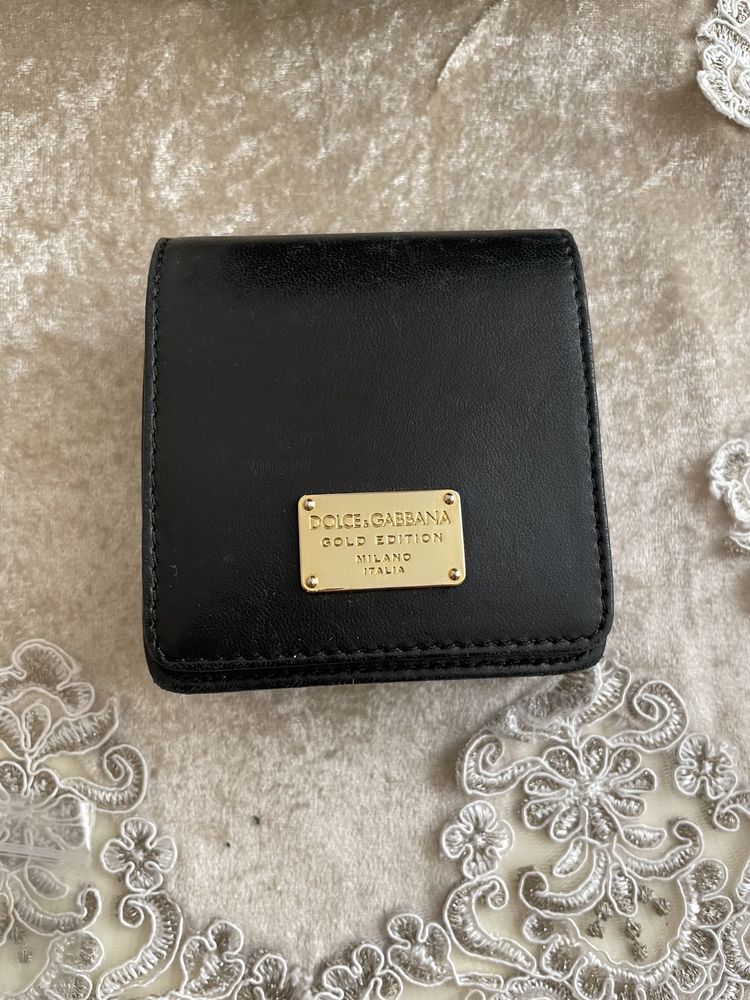 Золотые солнцезащитные очки DG Dolce Gabbana