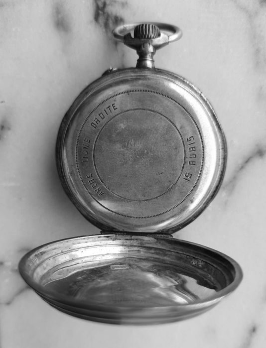 Relógio de bolso antigo em prata