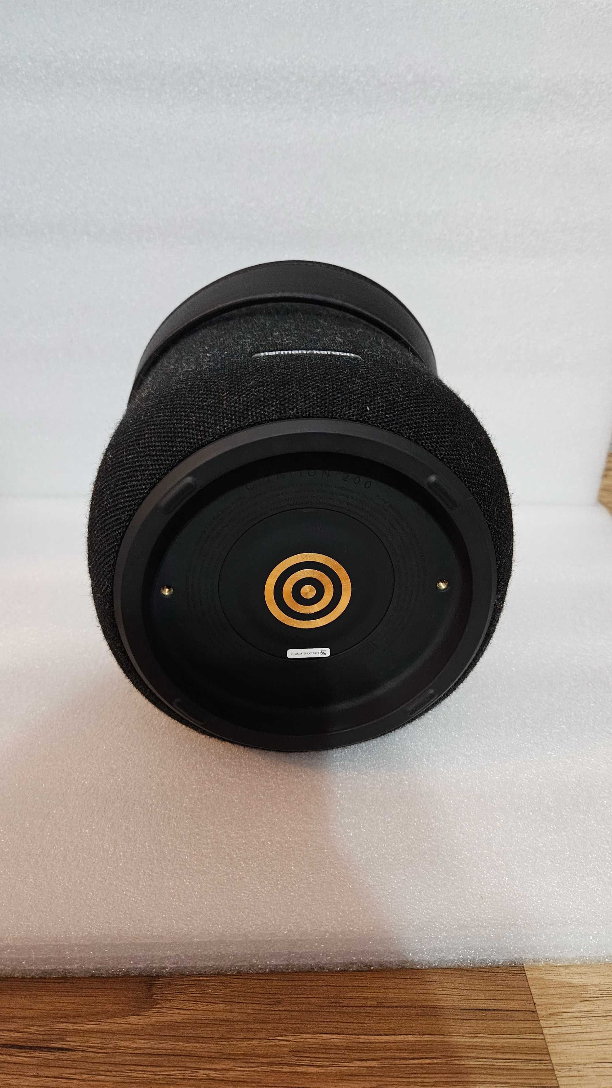 Glosnik bluetooth Harman kardon.