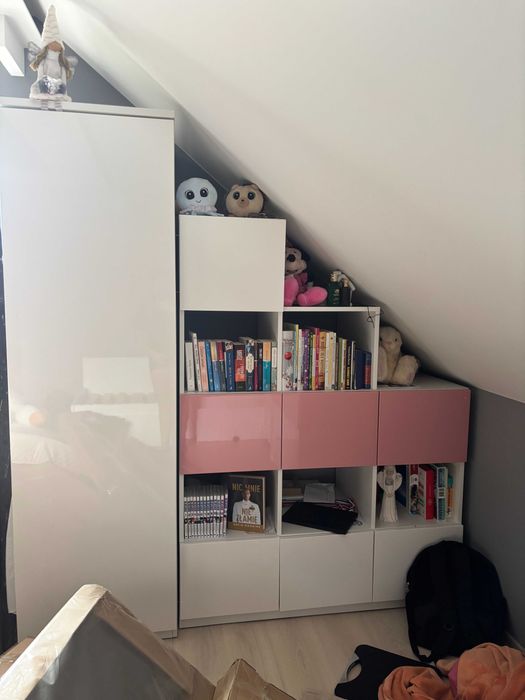 zestaw mebli (łóżko, biurko, szafa, półki oraz szuflady na ciuchy)