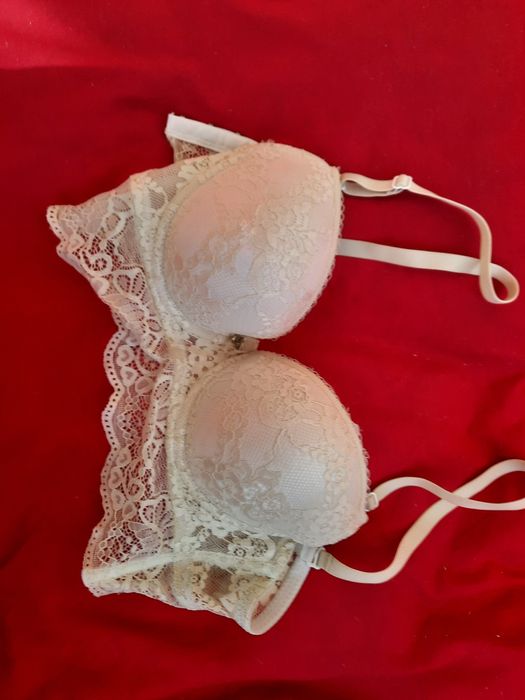 Жіночий мереживний бюстгальтер - корсет
Розмір 34/75 /90F
Колір кремов