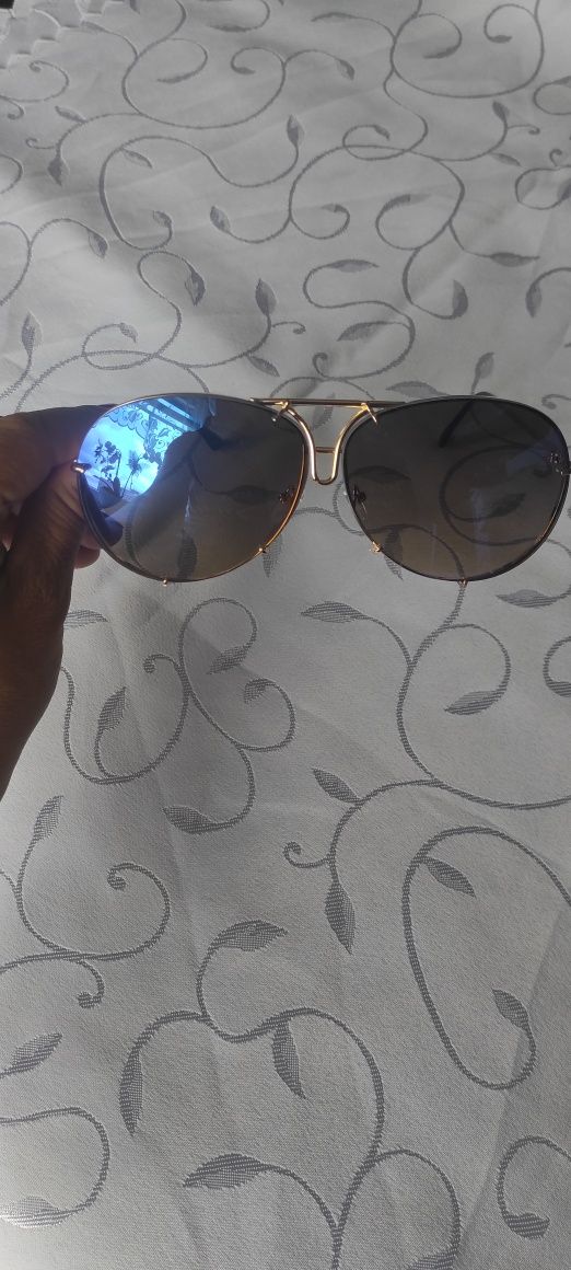 Okulary przeciwsłoneczne. metal szkło