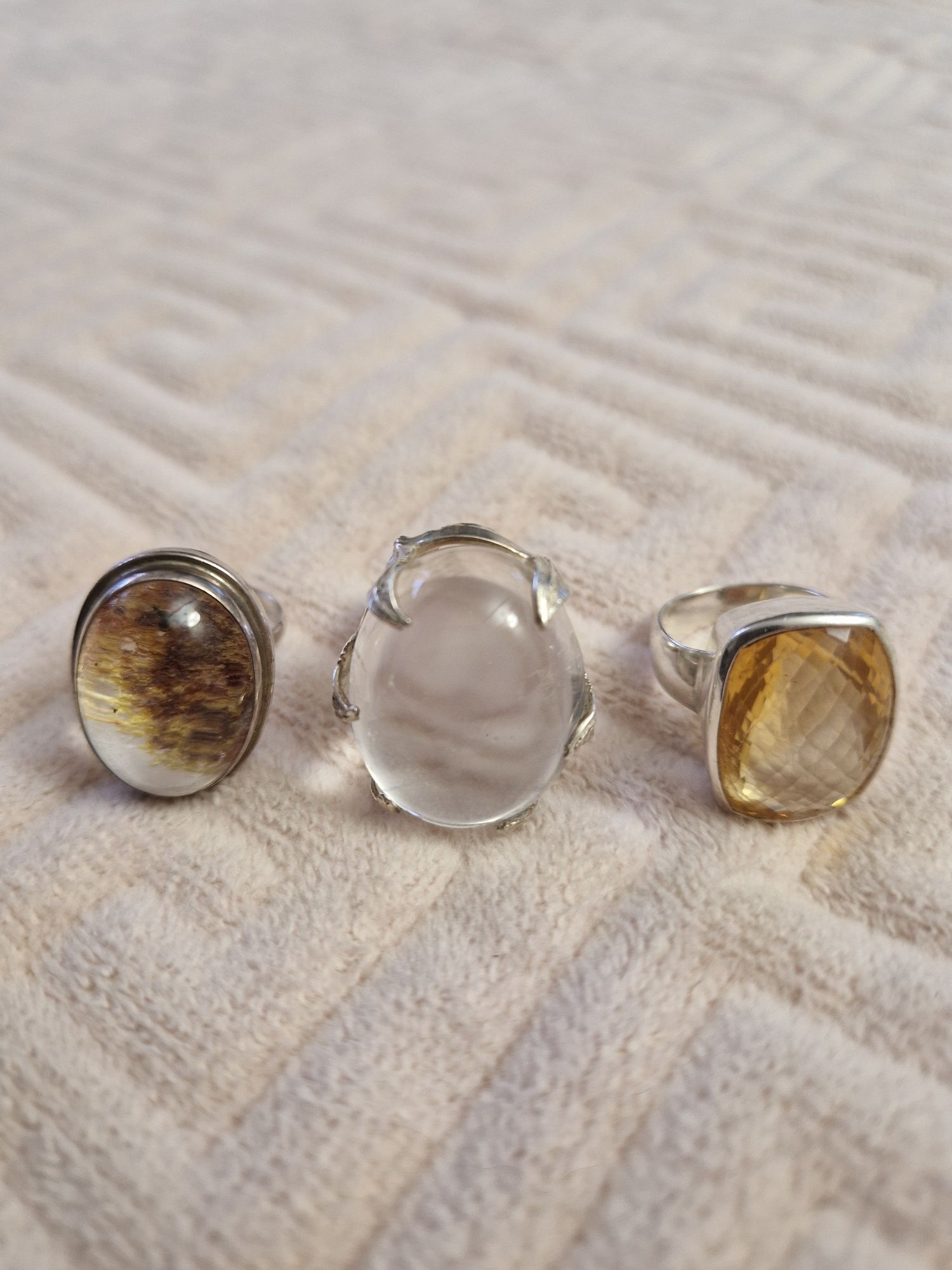 Фантастические кольца с натуральними каменями