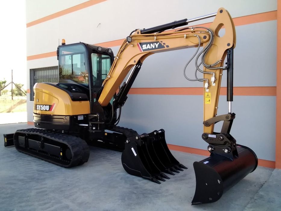 Mini escavadora giratória SANY 5T Nova