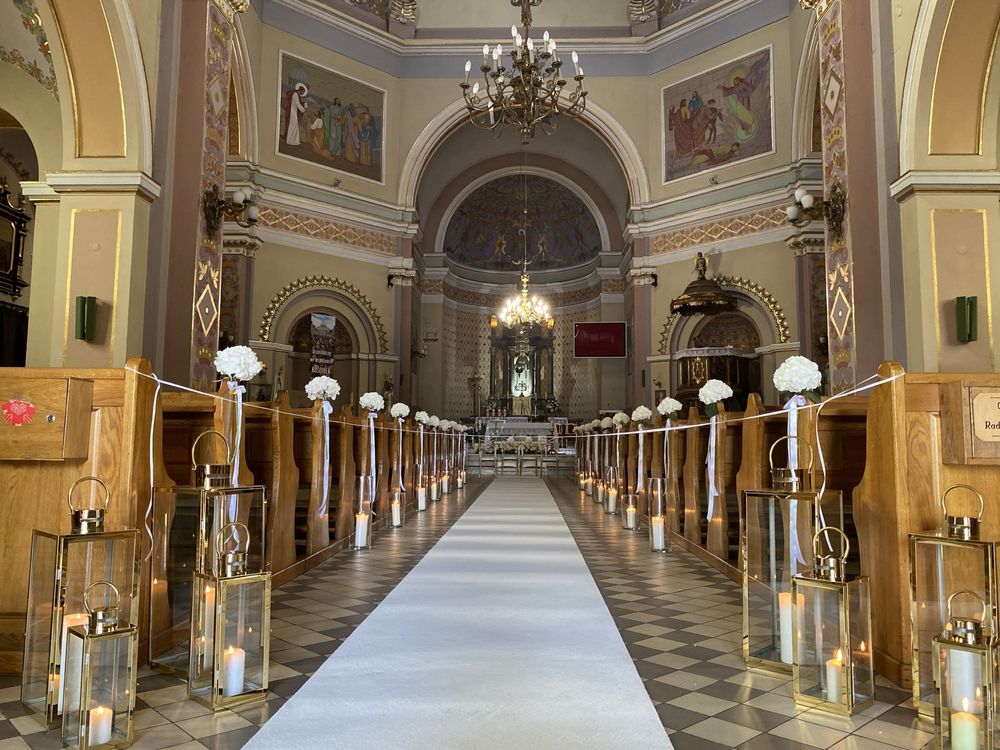 Dekoracje ślubne, krzesla, klęcznik,dywan