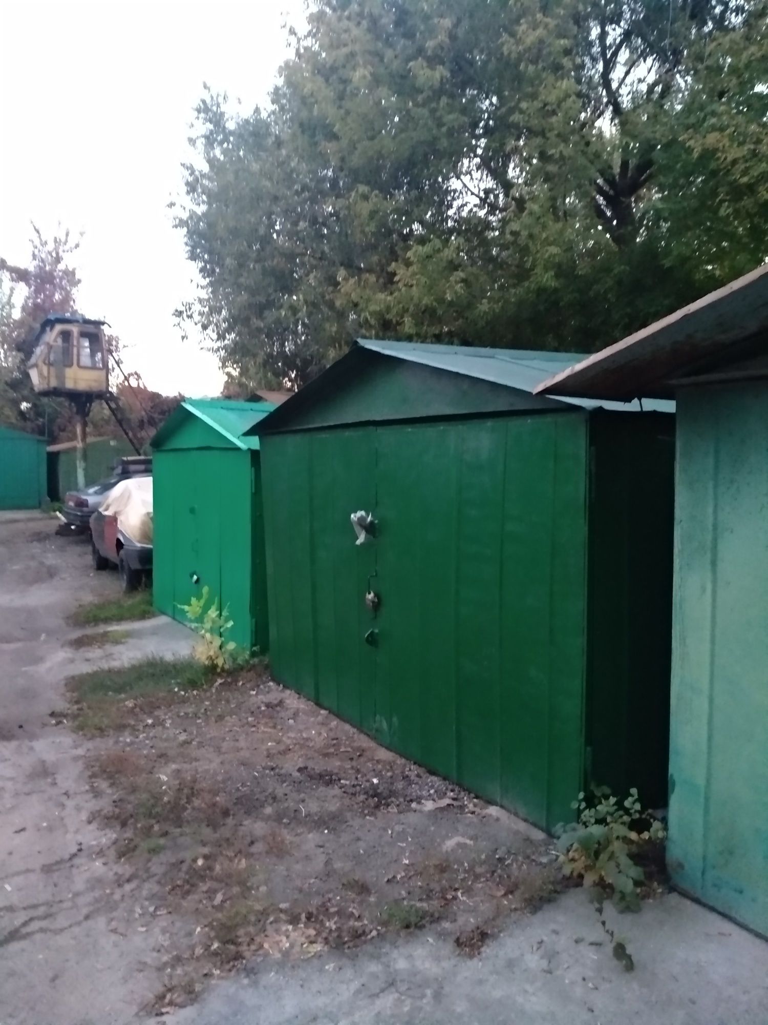 Сдам на Березняках г. Киев охраняемый  гараж