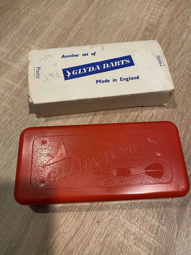 Zestaw rzutek vintage glyda darts . Made in England
