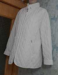 Стёганая демисезонная курточка р. 54
На тонком синтепоне
Молочный цвет