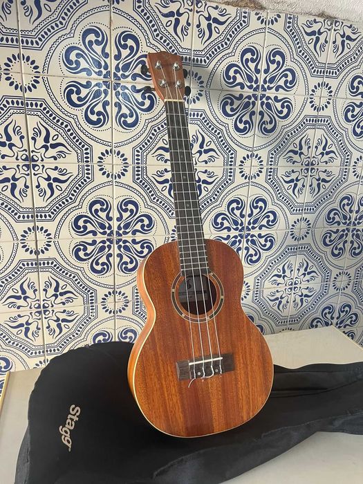 Ukulele Tenor UT-30 Stagg com mala