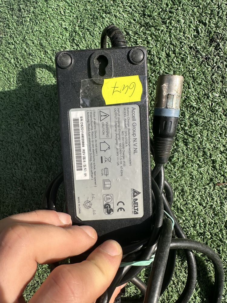 Ładowarka Accell 28.84V-2A