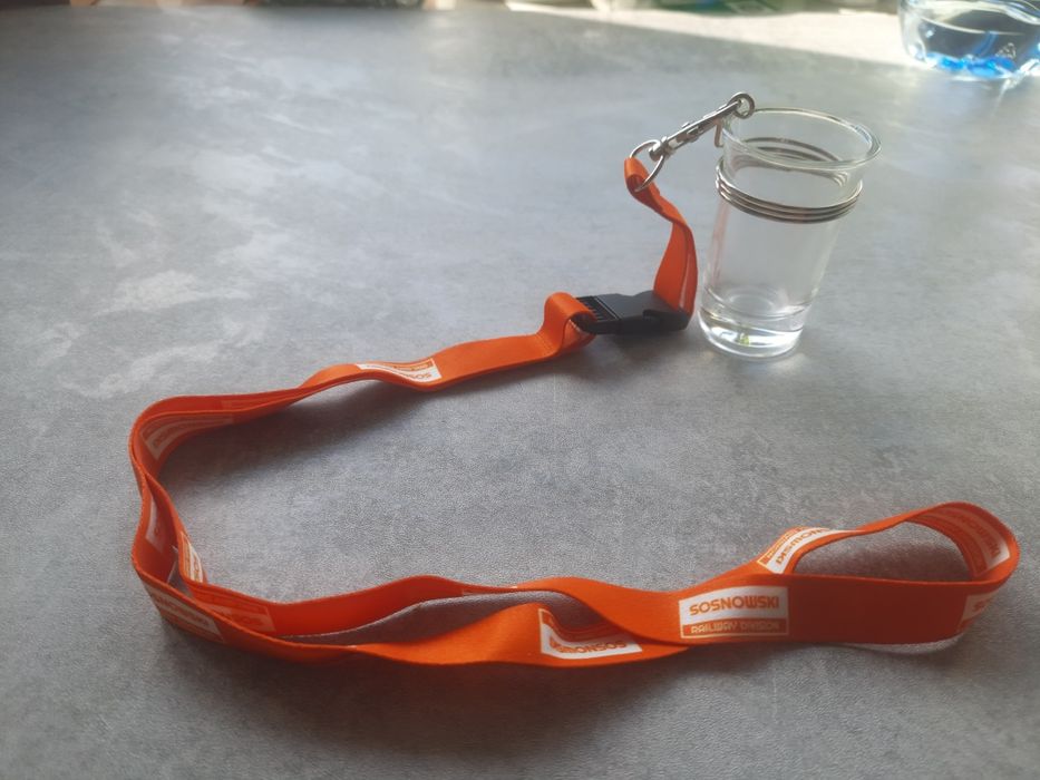 Kieliszek na smyczy