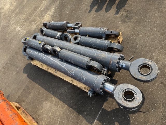 FUCHS 434 używany siłownik hydrauliczny komplet