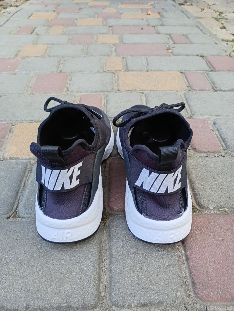 Кросівки Nike Air Huarache Run Utra Black 41 / 42