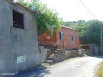 Conjunto de 2 casas de campo p/recuperar em Vila Real