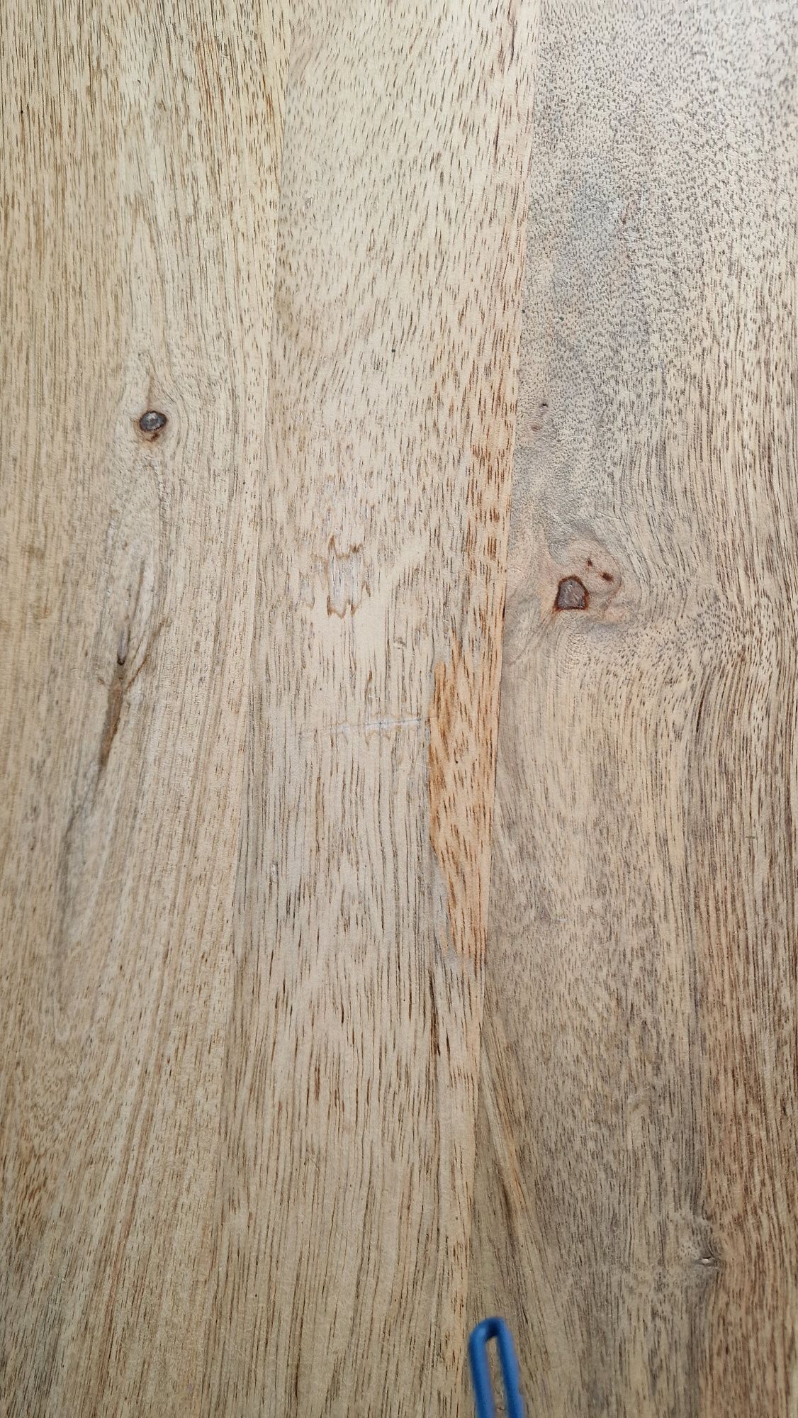 Solidne biurko, zrobione z drewna mango