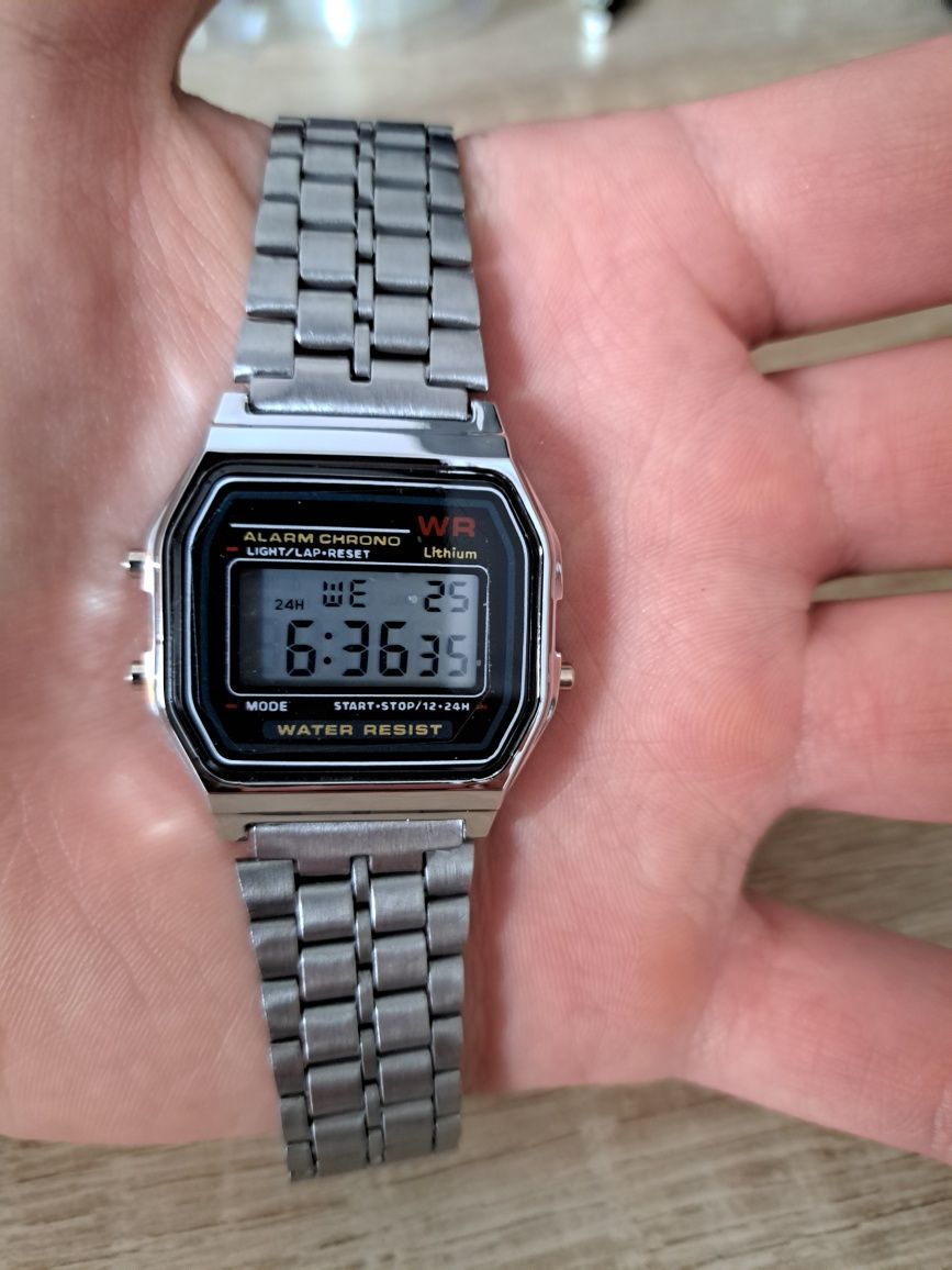 Nowy zegarek elektroniczny vintage