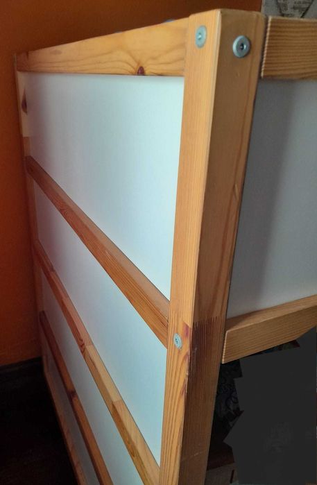 Cama IKEA reversível como nova