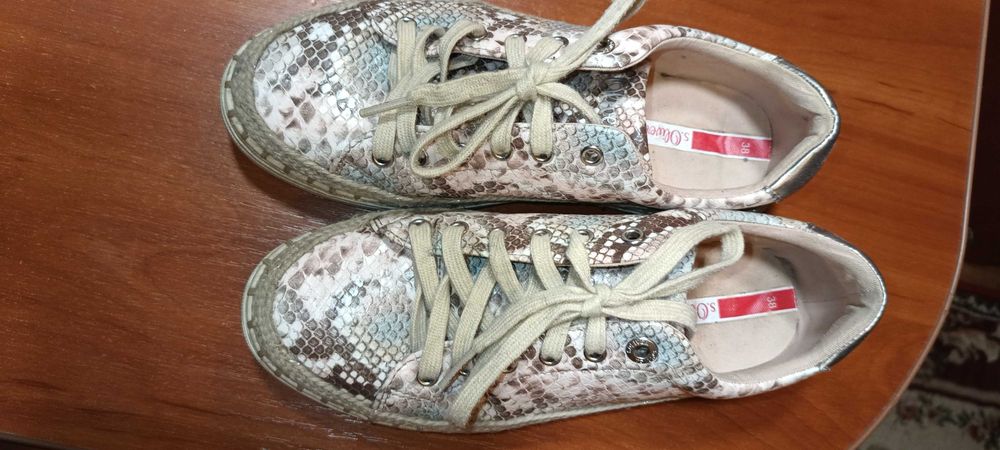 Продаю жіночі кеди