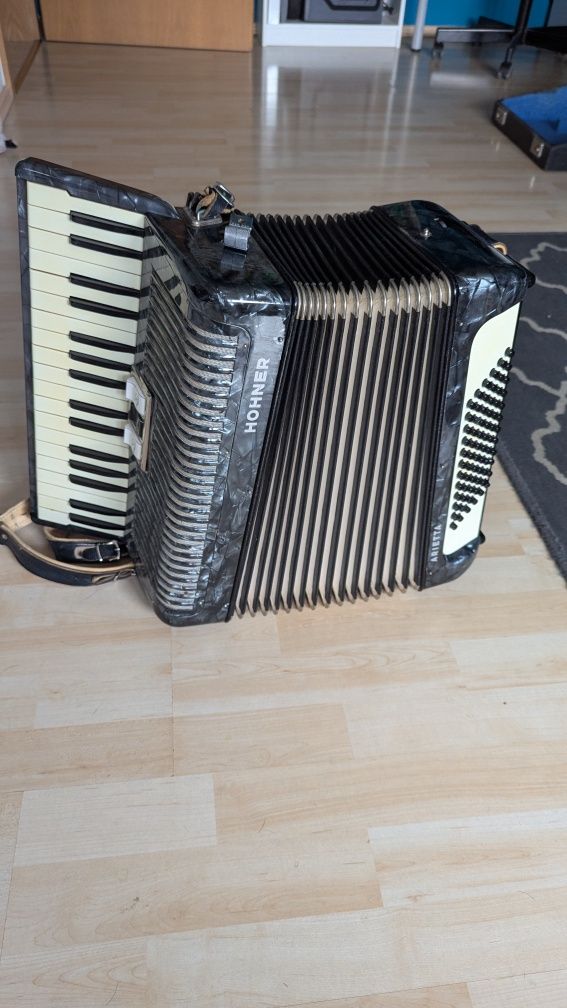 Akordeon Hohner Arietta 76 basów