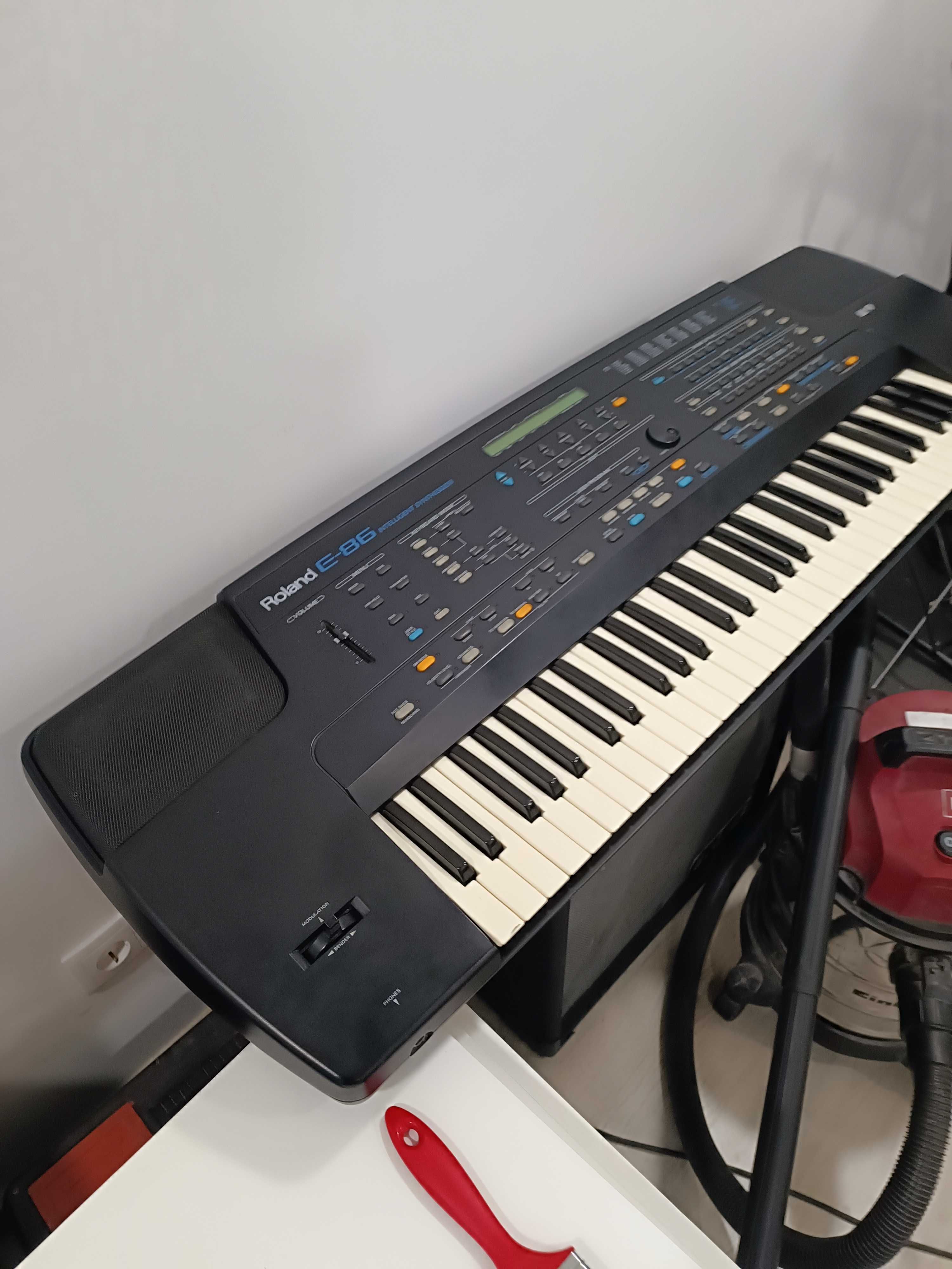 Roland E-86 - Teclado profissional - totalmente funcional
