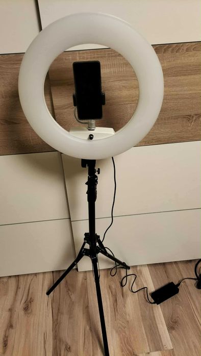 Lampa pierscieniowa led z wyświetlaczem i pilotem 18 cali 96w