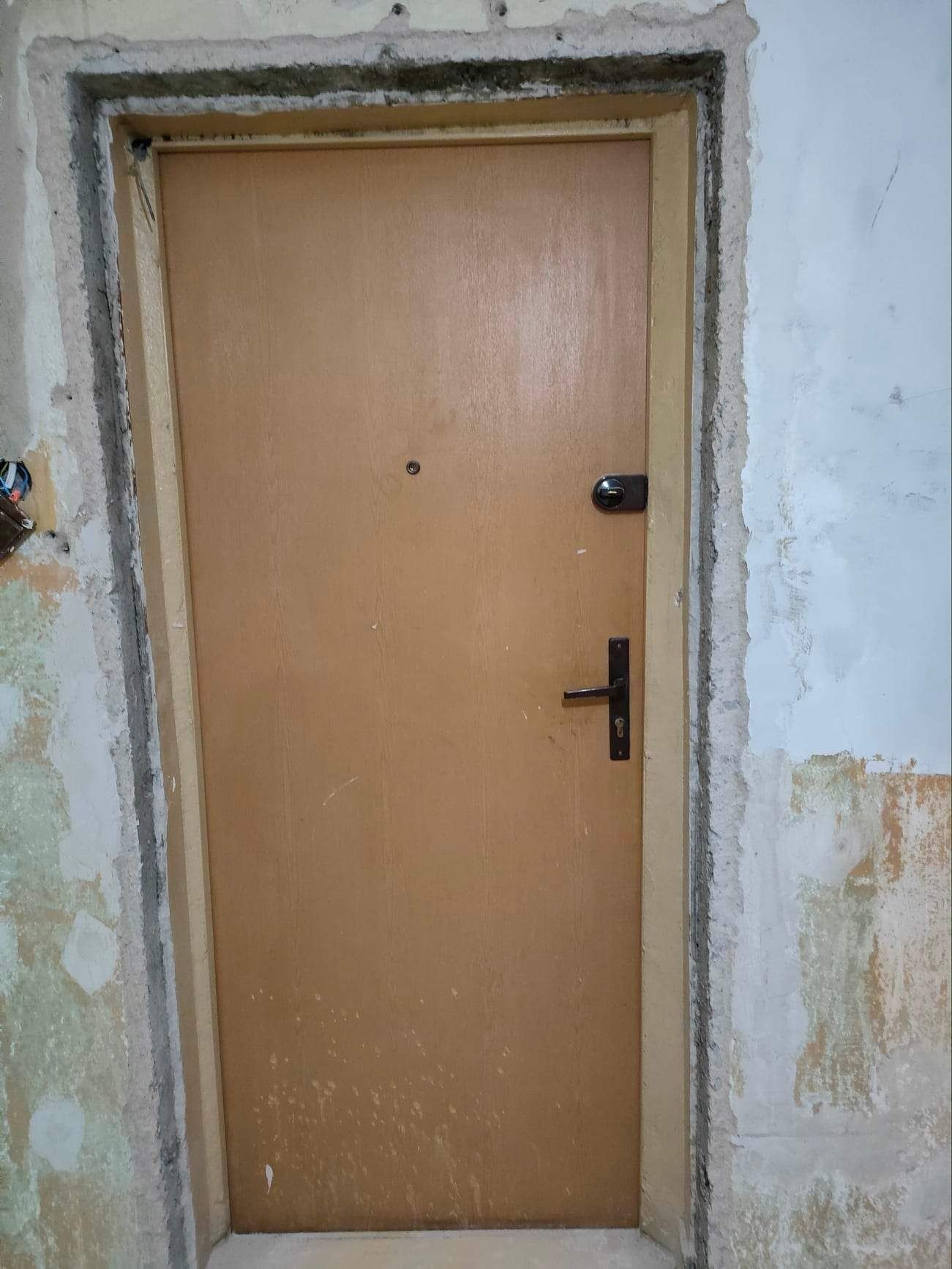 Drzwi zewnętrzne wejściowe z futryna metalową