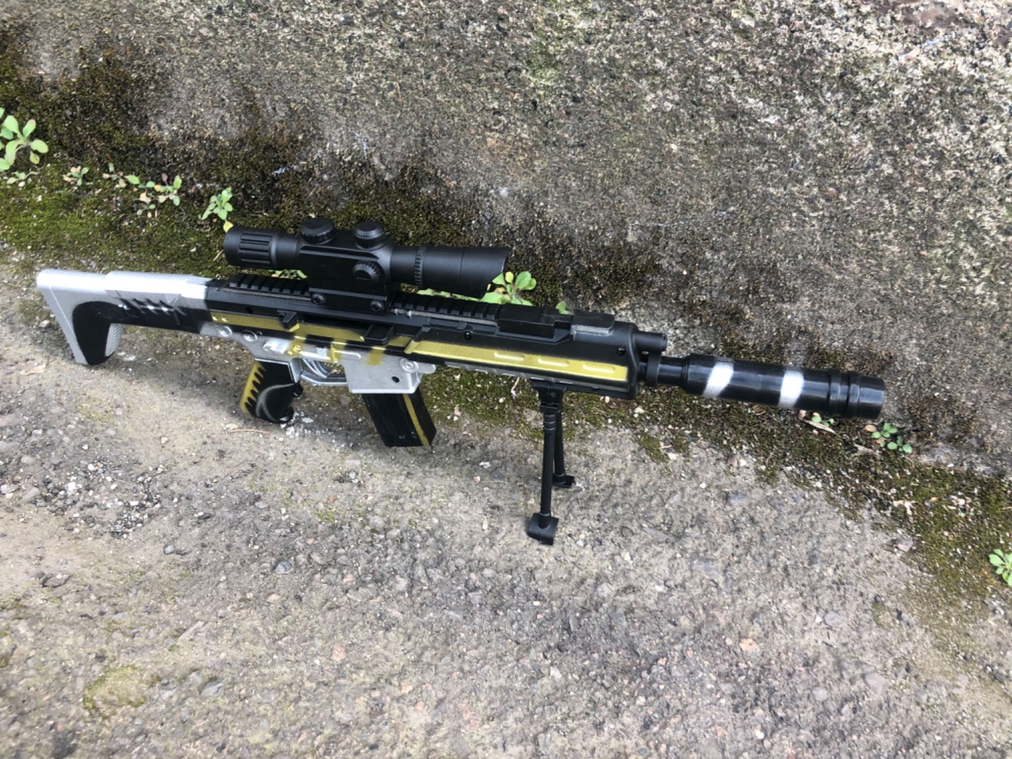 Снайперская винтовка AWM
cтреляет шариками и мягкими пульками