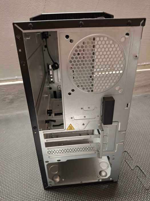 Obudowa Acer Nitro 50 – gamingowa, micro ATX,czarna, nowoczesny design