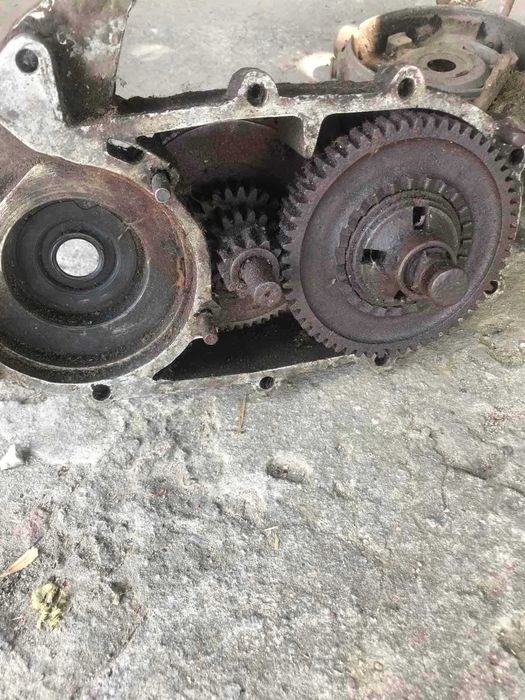 Запчасти б\у  на мотороллер Вятка ВП-150