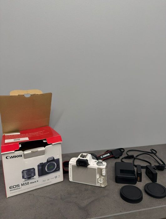 Фотоапарат Canon EOS M50 Mark II + 15-45 IS STM Kit (White)