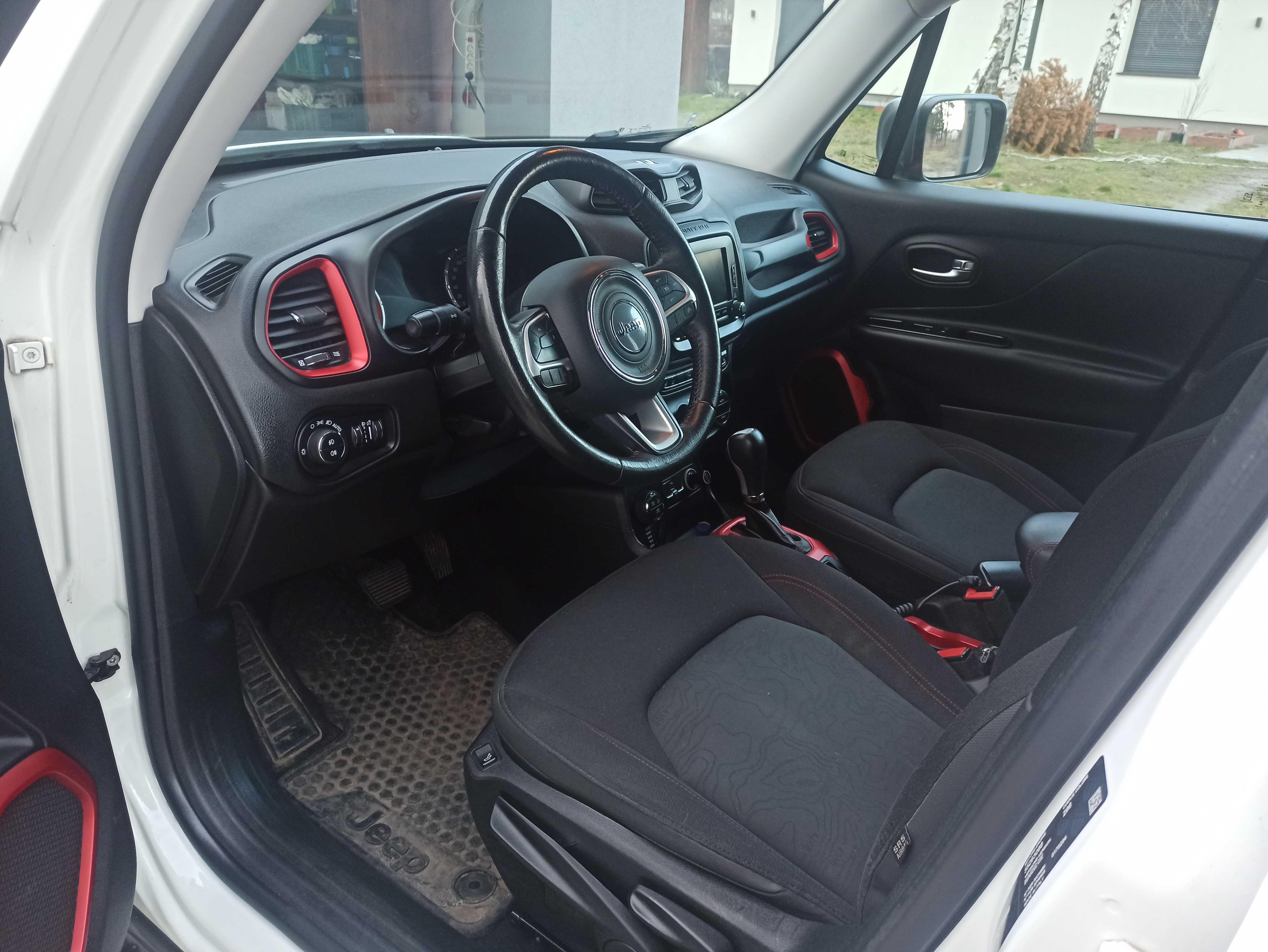 Jeep Renegade Trailhawk salon Polska