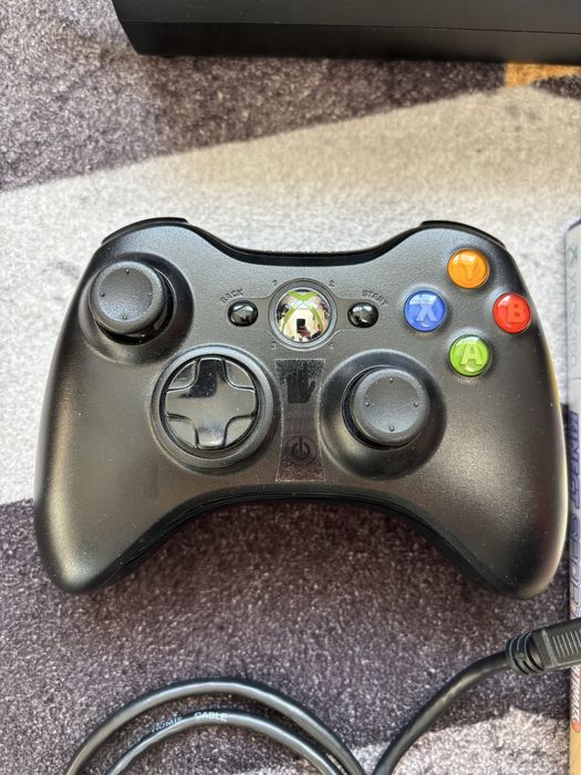 Xbox 360 z Kinectem i 7 grami - komplet gotowy do grania