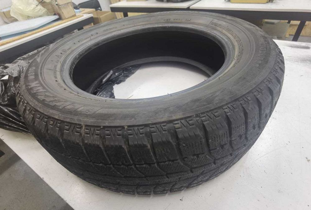 Зимові шини Bridgestone WS-70: 205/60 R16 оригінал Японія БВ як нові