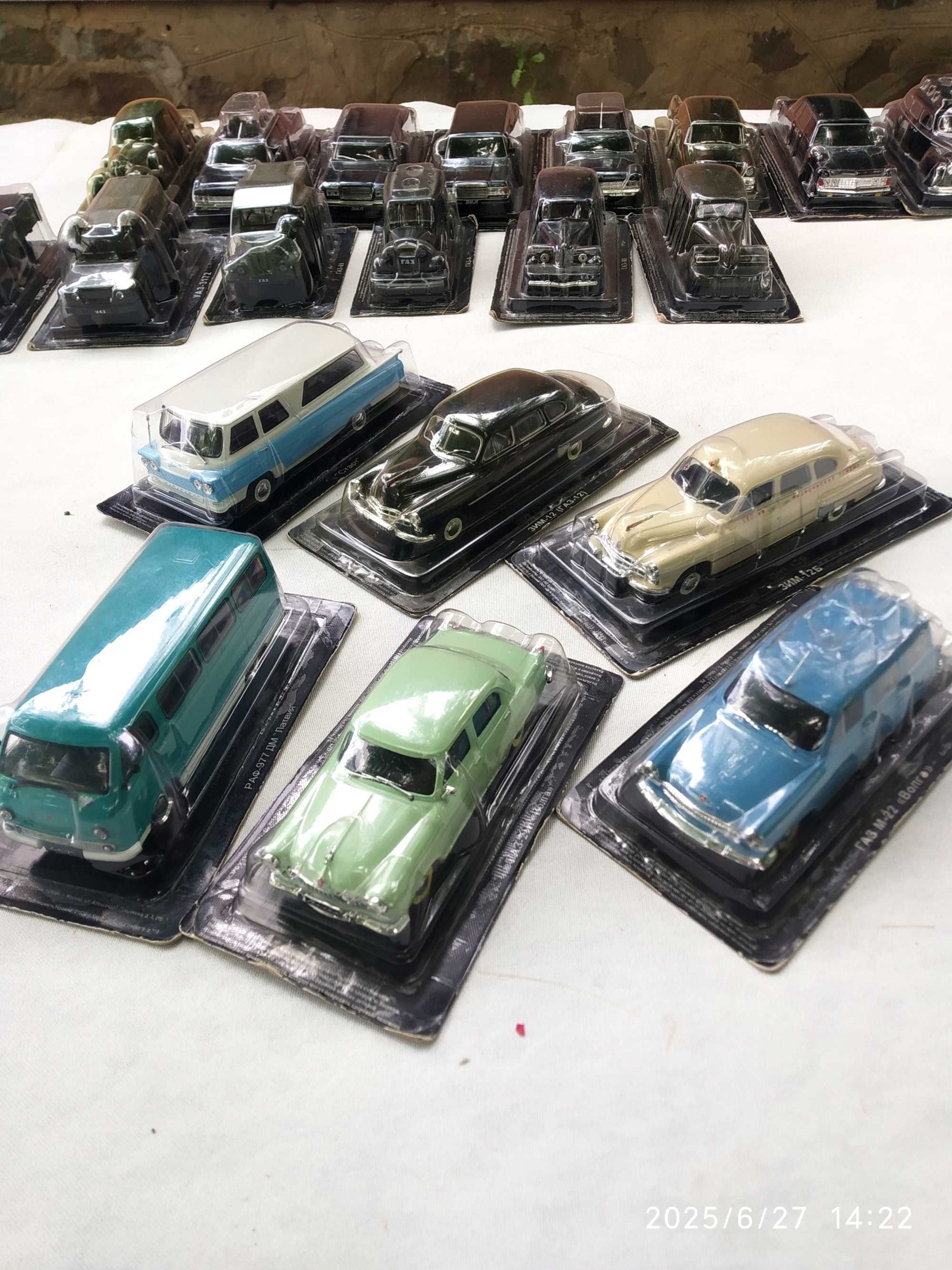 Продаю машинки АвтоЛегенды 1/43 и зарубежные модели масштаб 1:43