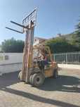 Empilhador Komatsu 2.5 rodado duplo a trabalhar