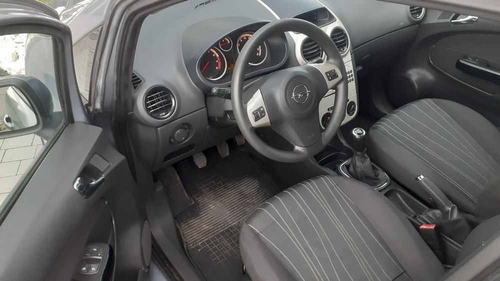 Opel Corsa D.   Benzyna 1.2   Klimatyzacja,tempomat,komputer. Bez rdzy