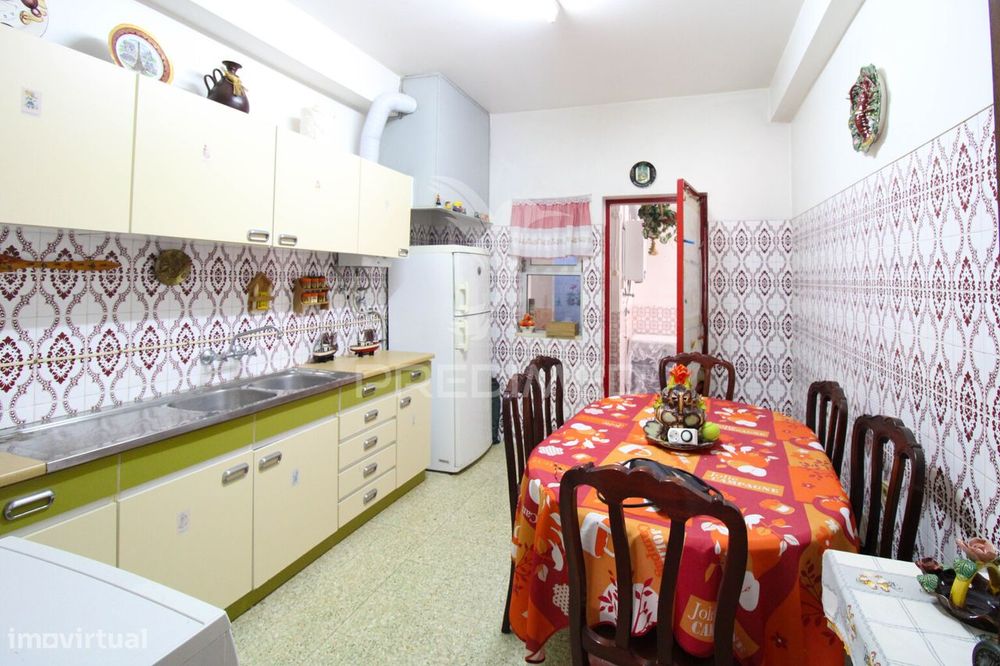 Apartamento T2 em Faro com garagem em Box