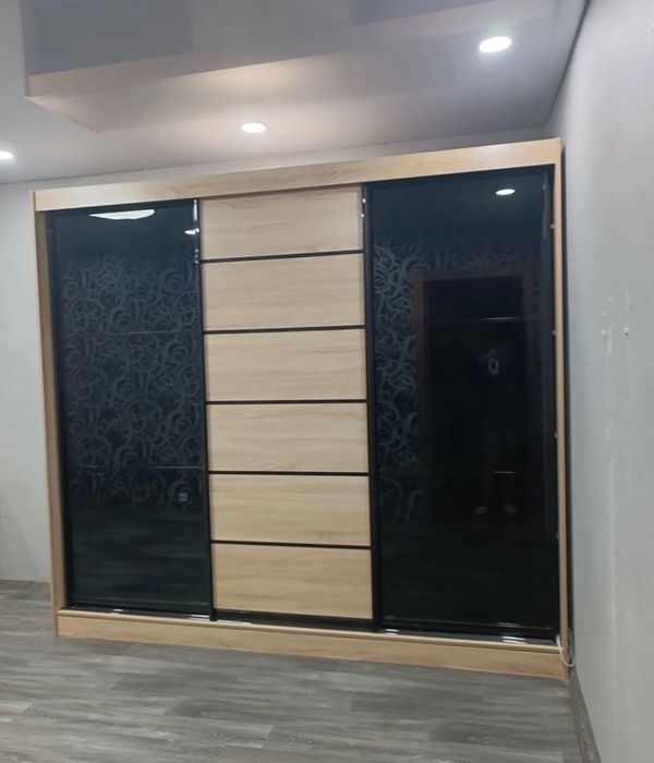 Вінниця!Шафа купе зі скляними дверцятами  Терміново