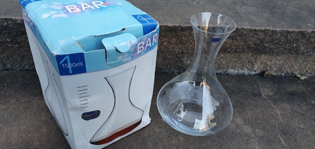 Piękna karafka do wina Bohemia 1.5 l