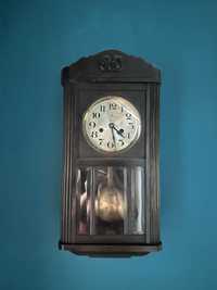Zabytkowy drewniany zegar