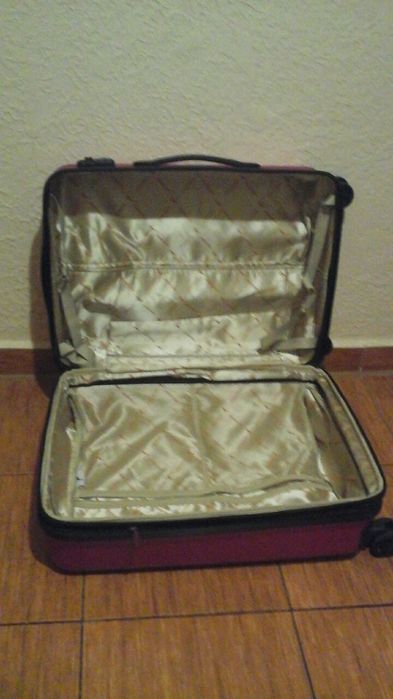 Валіза на колісах чемодан на калесах