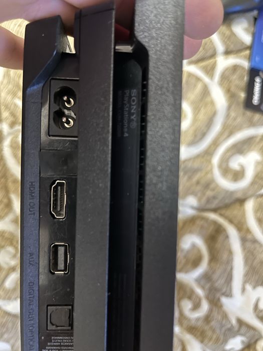 СРОЧНО PlayStation 4 pro 1TB + Ps камера и доп гемпад!