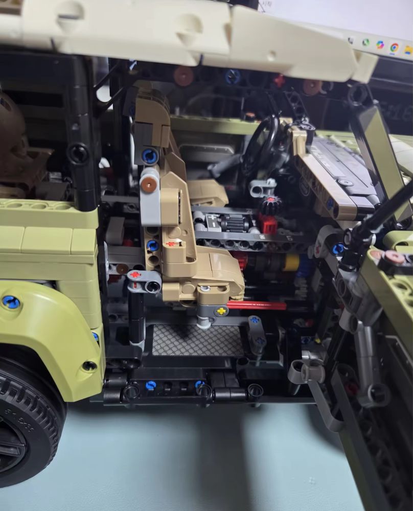 Конструктор Land Rover Defender (42110) 2583 деталі Technic Lego