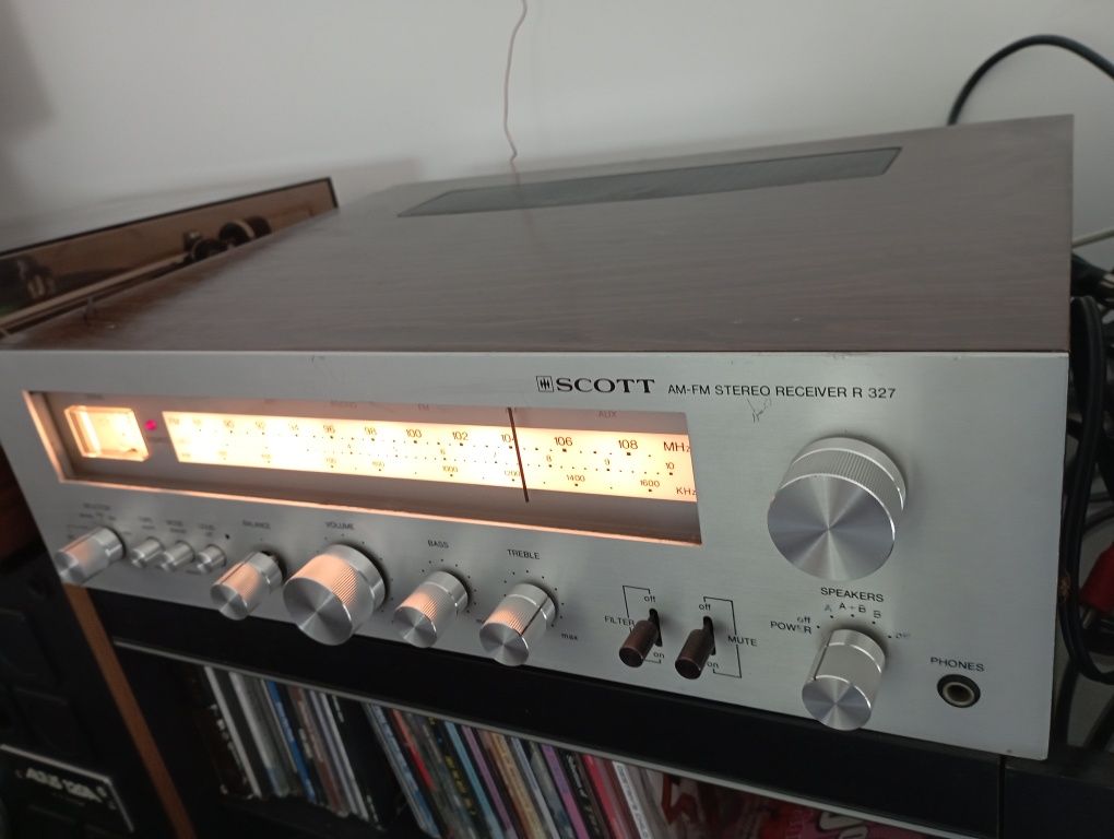Scott R 327 amplituner